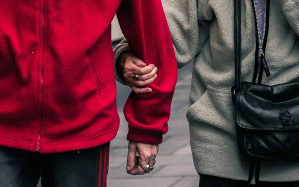 old-couple-linking-arms
