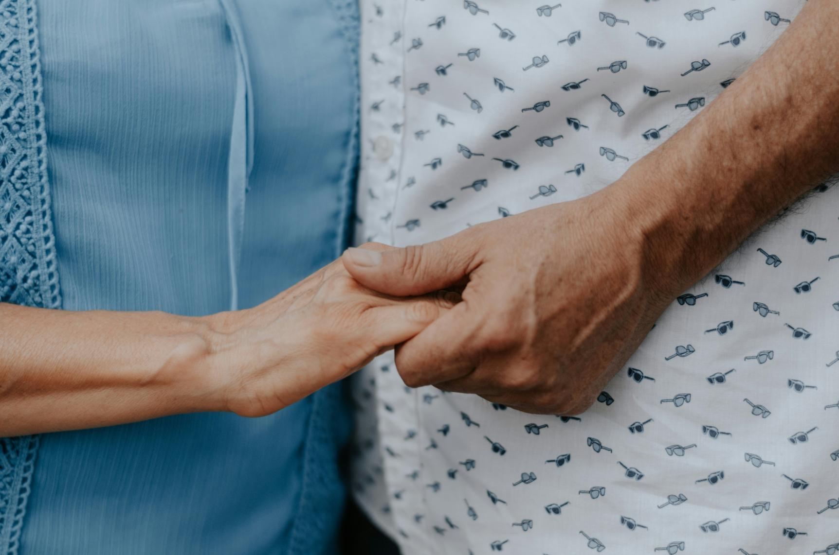 holding-hands