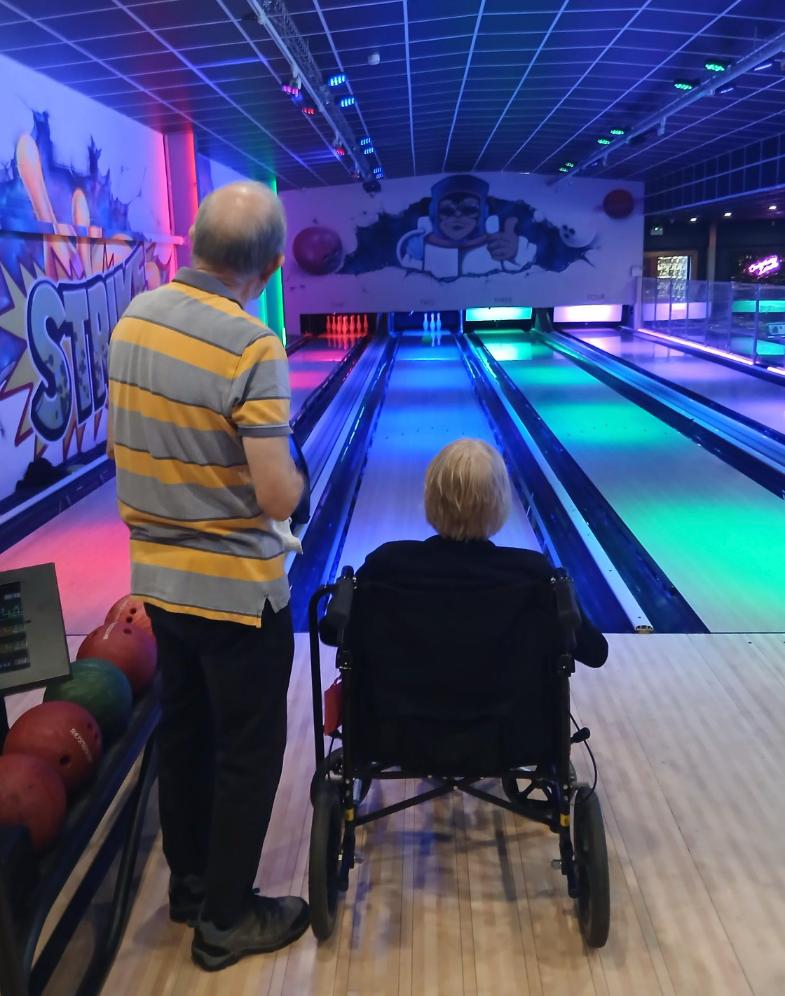 Residents-Bowling-Trip-Lark-View