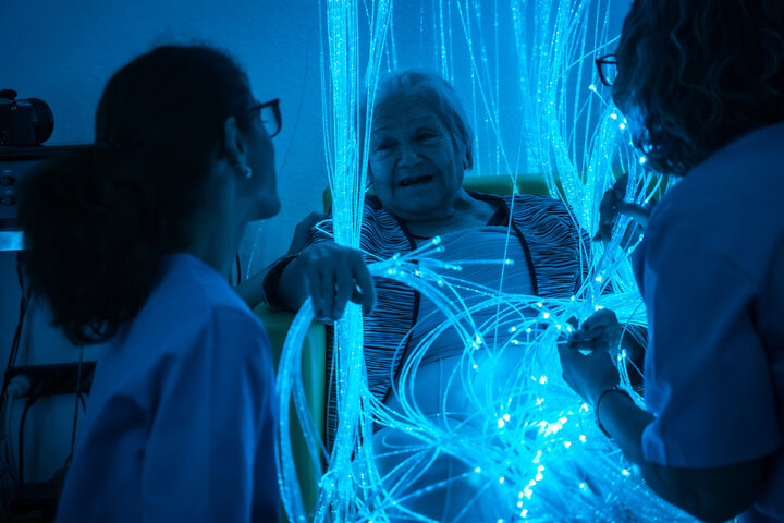 resident with sensory lights